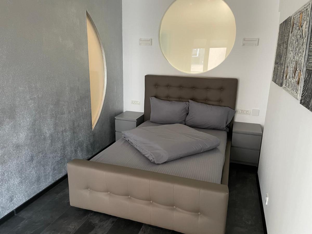 Fancy Westpark 2 Residence Lakeview W7 Boekarest Buitenkant foto