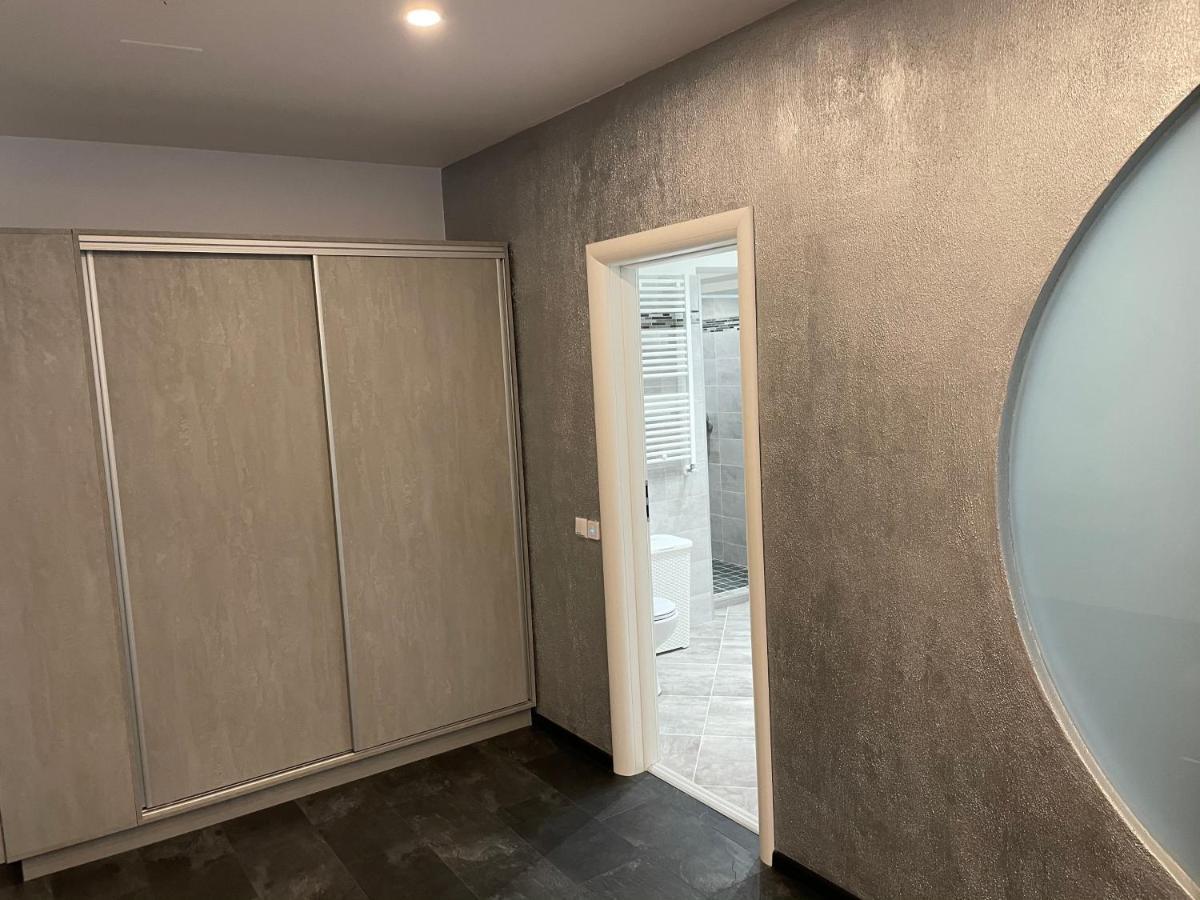 Fancy Westpark 2 Residence Lakeview W7 Boekarest Buitenkant foto