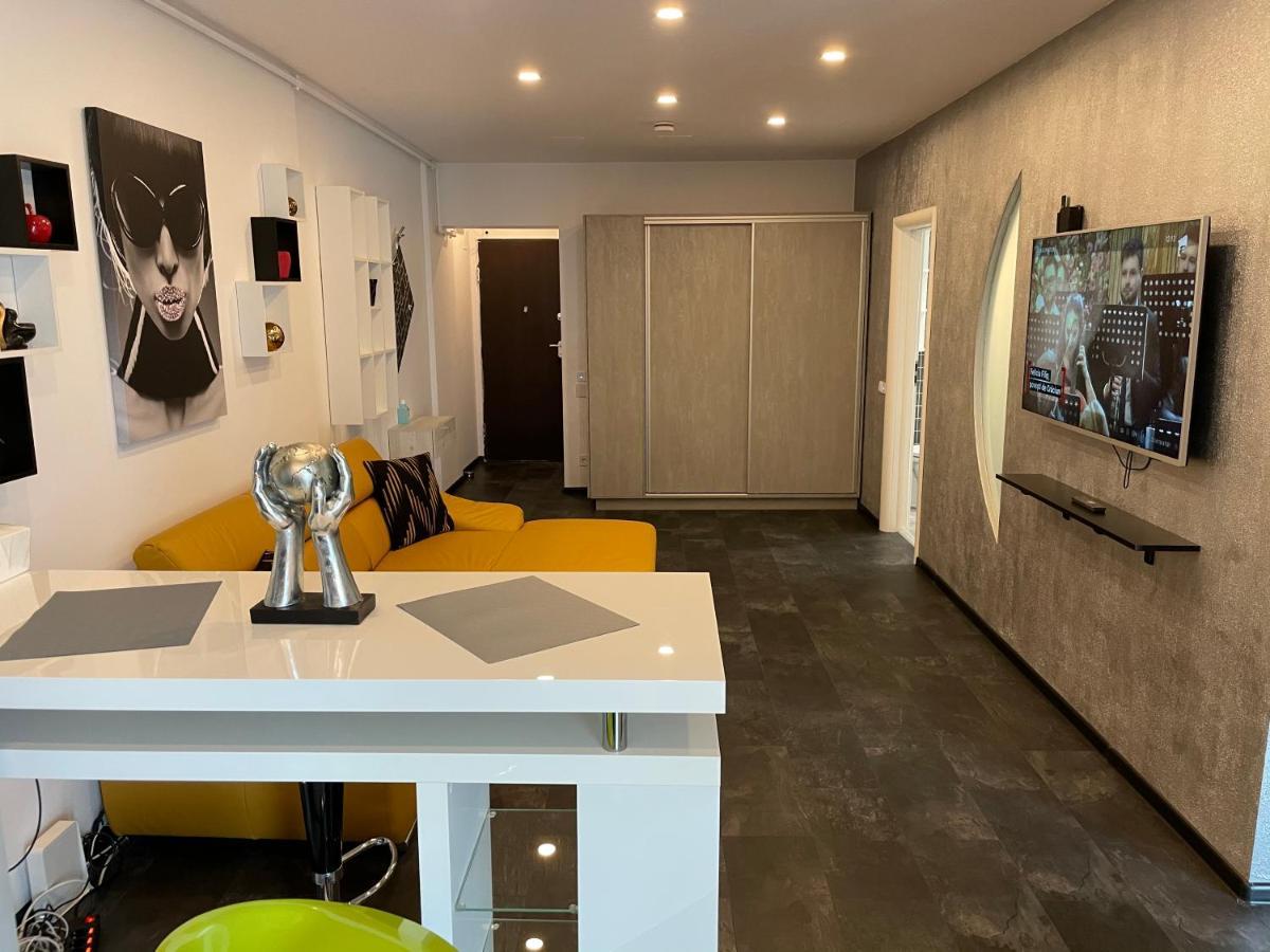 Fancy Westpark 2 Residence Lakeview W7 Boekarest Buitenkant foto