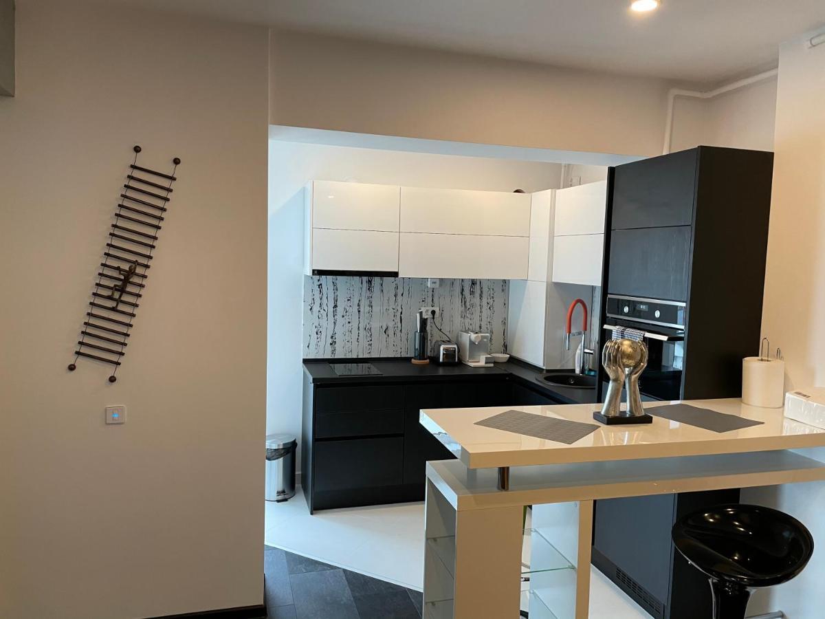 Fancy Westpark 2 Residence Lakeview W7 Boekarest Buitenkant foto