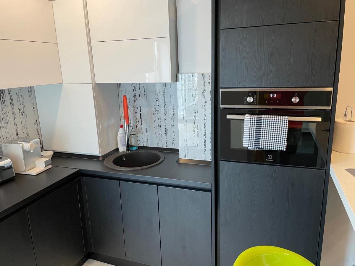 Fancy Westpark 2 Residence Lakeview W7 Boekarest Buitenkant foto