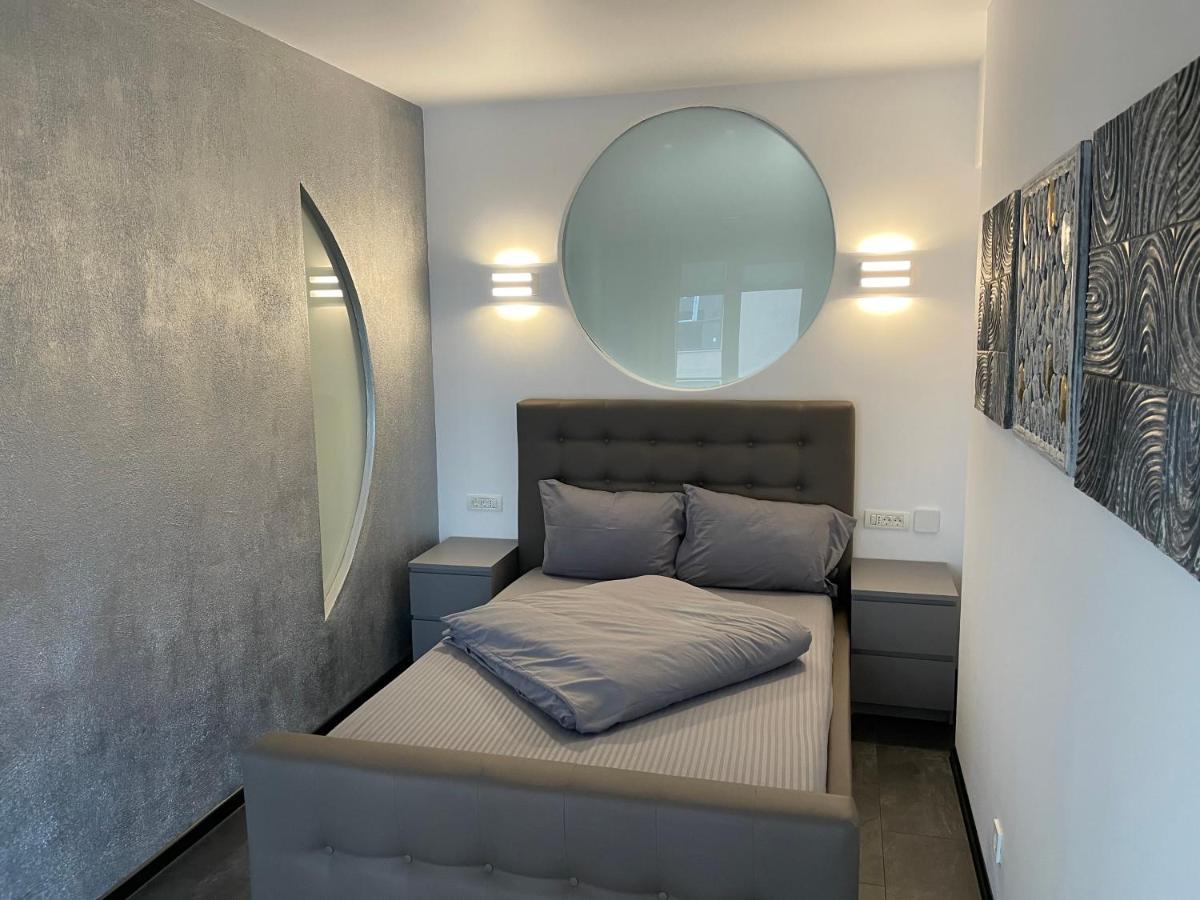 Fancy Westpark 2 Residence Lakeview W7 Boekarest Buitenkant foto
